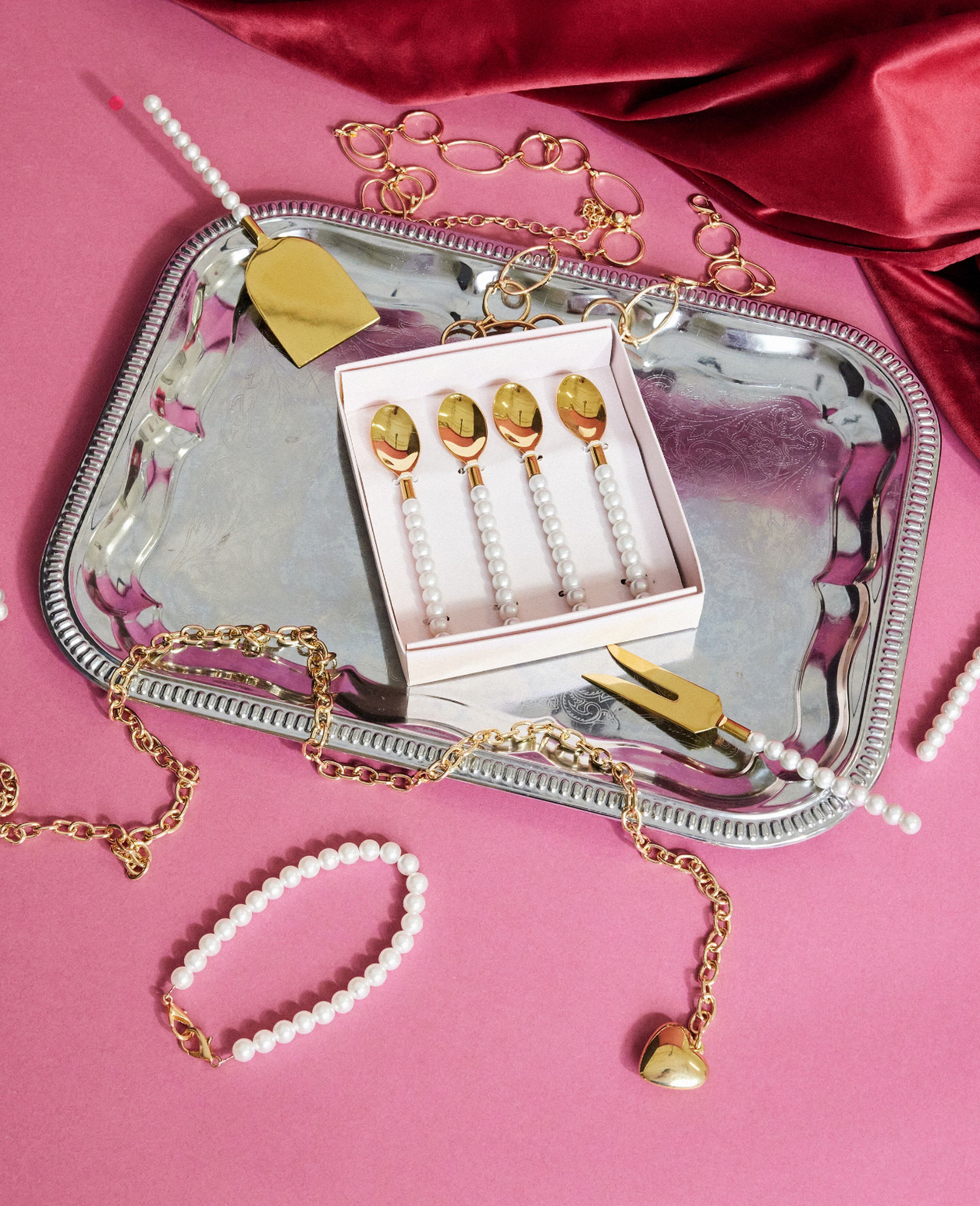 Gifting season campaign van Club République